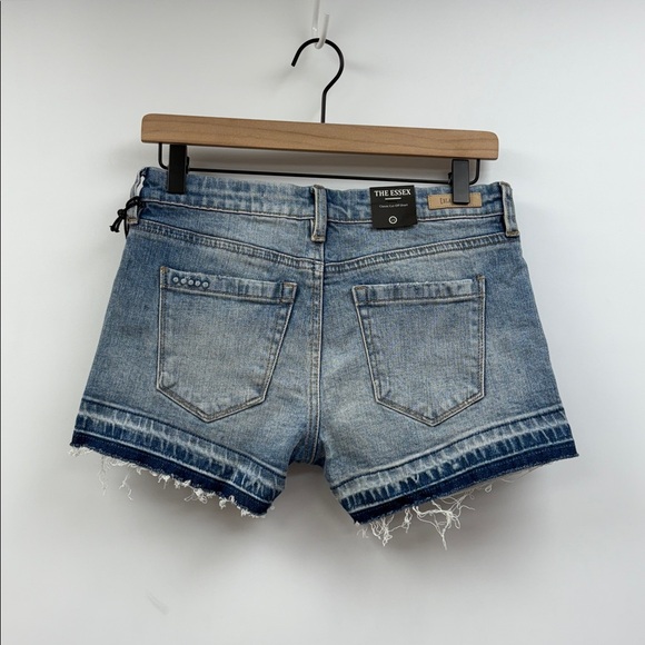 NWT Blank NYC The Essex Mid-Rise Distressed Shorts Light Wash Denim 26 - Picture 4 of 7